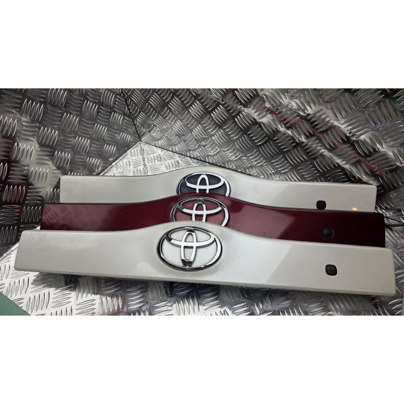Blenda listwa klapy bagażnika Toyota Prius 20 z pryciskiem KeylessGO Blenda listwa klapy bagażnika Toyota Prius 20 z pryciskiem KeylessGO